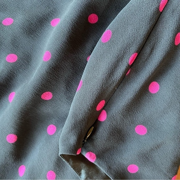 Express Sleeveless Polka Dot Blouse fushia with black lined size small - Picture 3 of 11